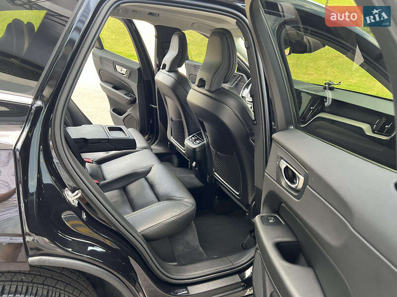 Внедорожник / Кроссовер Volvo XC60 2021 в Киеве