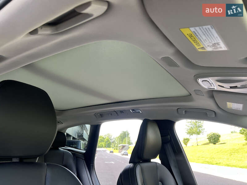 Внедорожник / Кроссовер Volvo XC60 2021 в Киеве