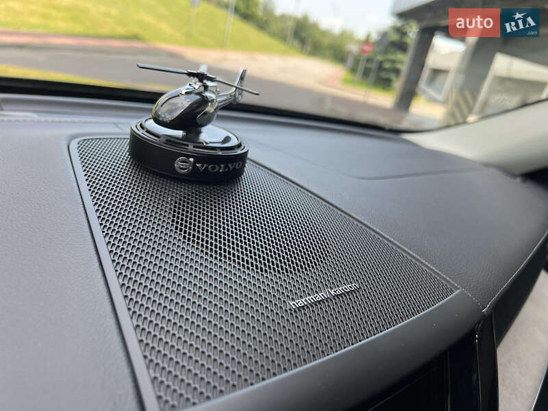 Внедорожник / Кроссовер Volvo XC60 2021 в Киеве