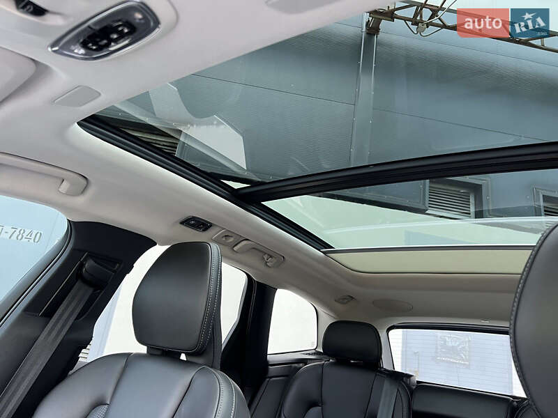 Внедорожник / Кроссовер Volvo XC60 2021 в Киеве