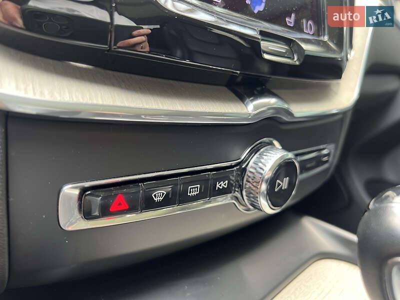 Внедорожник / Кроссовер Volvo XC60 2021 в Киеве