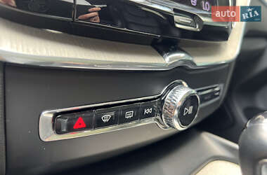 Внедорожник / Кроссовер Volvo XC60 2021 в 