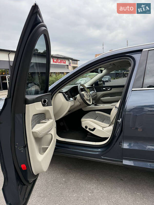 Внедорожник / Кроссовер Volvo XC60 2020 в Луцке