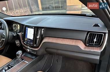 Внедорожник / Кроссовер Volvo XC60 2019 в 