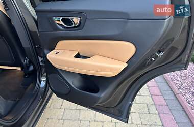 Внедорожник / Кроссовер Volvo XC60 2019 в 