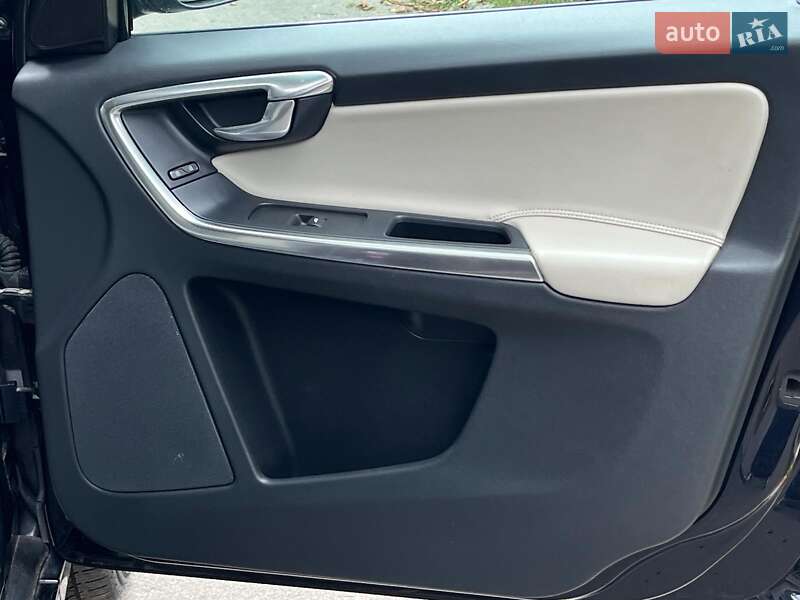 Внедорожник / Кроссовер Volvo XC60 2016 в Киеве