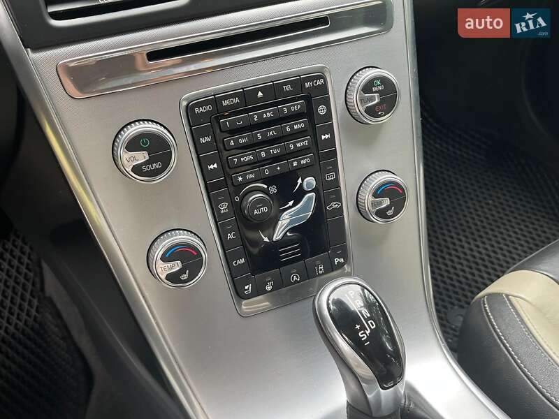 Внедорожник / Кроссовер Volvo XC60 2016 в Киеве