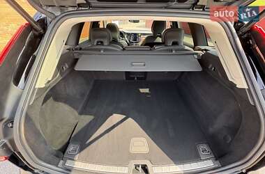 Внедорожник / Кроссовер Volvo XC60 2023 в 