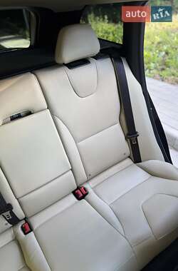Внедорожник / Кроссовер Volvo XC60 2015 в 