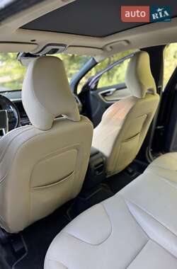 Внедорожник / Кроссовер Volvo XC60 2015 в 