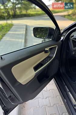 Внедорожник / Кроссовер Volvo XC60 2015 в 