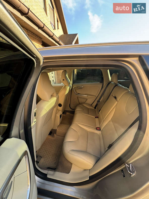 Внедорожник / Кроссовер Volvo XC60 2014 в Киеве