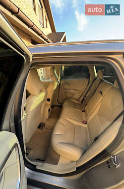 Внедорожник / Кроссовер Volvo XC60 2014 в 