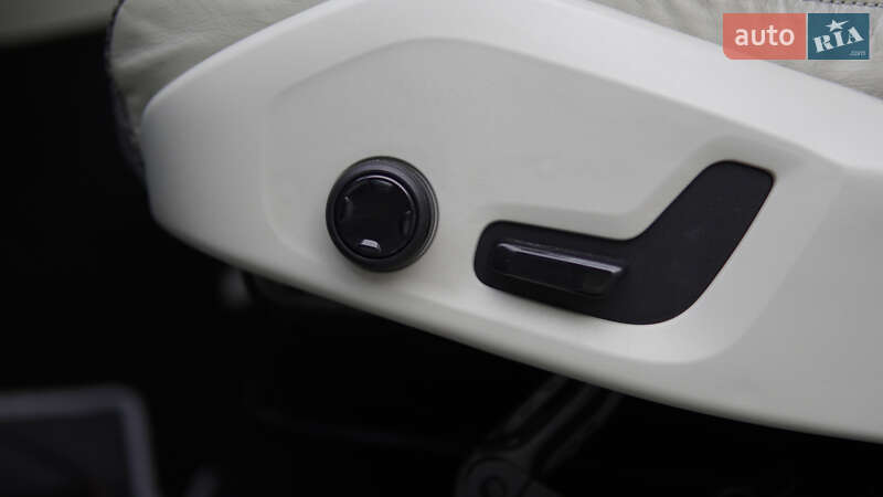 Внедорожник / Кроссовер Volvo XC60 2017 в Вараше