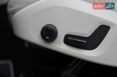 Внедорожник / Кроссовер Volvo XC60 2017 в 