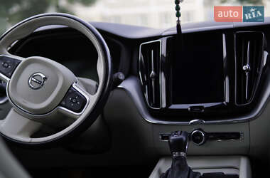 Внедорожник / Кроссовер Volvo XC60 2017 в 