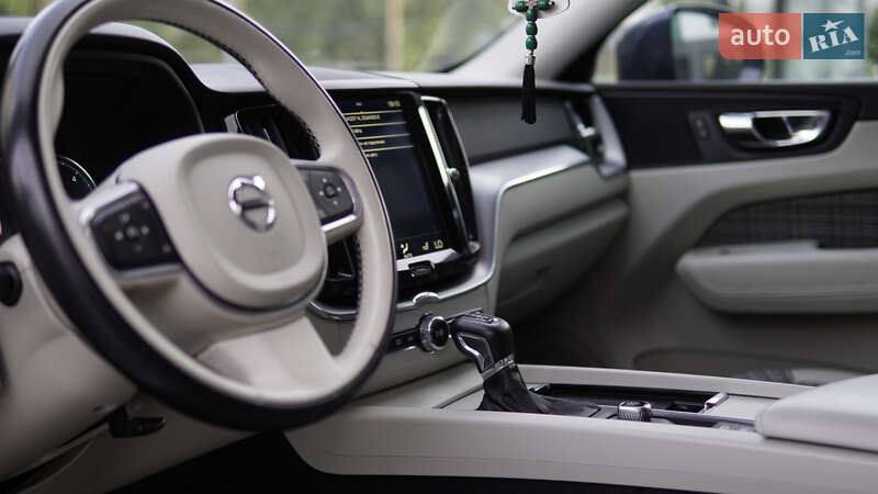 Внедорожник / Кроссовер Volvo XC60 2017 в Вараше