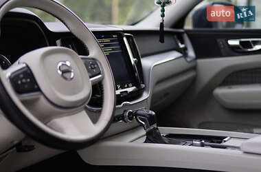 Внедорожник / Кроссовер Volvo XC60 2017 в 