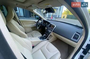 Внедорожник / Кроссовер Volvo XC60 2015 в 