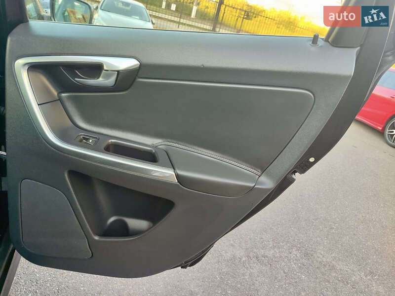 Внедорожник / Кроссовер Volvo XC60 2016 в Киеве