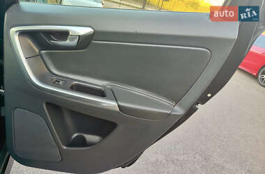 Внедорожник / Кроссовер Volvo XC60 2016 в 