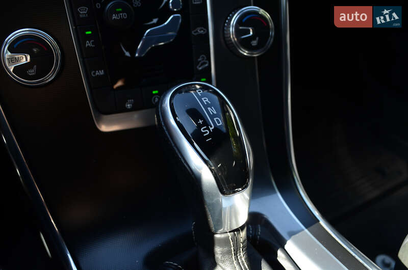 Внедорожник / Кроссовер Volvo XC60 2017 в Киеве