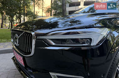Внедорожник / Кроссовер Volvo XC60 2021 в 