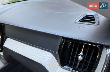 Внедорожник / Кроссовер Volvo XC60 2021 в 