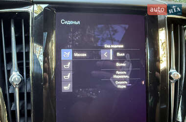 Внедорожник / Кроссовер Volvo XC60 2021 в 