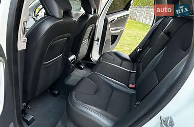 Внедорожник / Кроссовер Volvo XC60 2015 в 