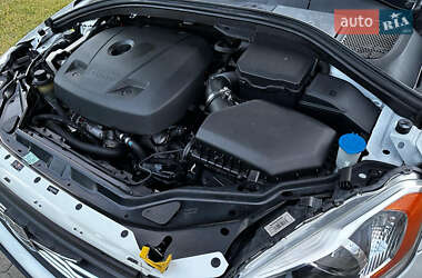 Внедорожник / Кроссовер Volvo XC60 2015 в 