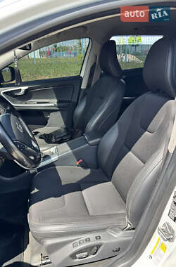 Внедорожник / Кроссовер Volvo XC60 2015 в 
