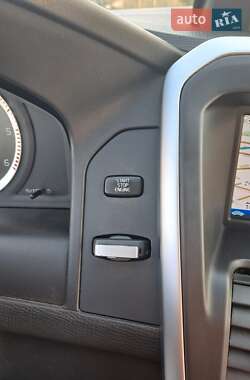 Внедорожник / Кроссовер Volvo XC60 2010 в 
