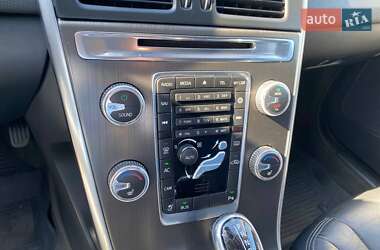 Внедорожник / Кроссовер Volvo XC60 2015 в 