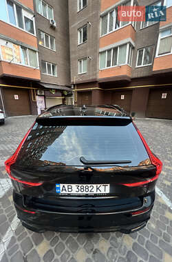 Внедорожник / Кроссовер Volvo XC60 2024 в 