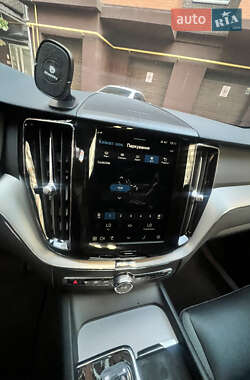 Внедорожник / Кроссовер Volvo XC60 2024 в 