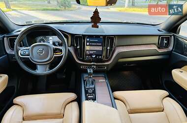 Внедорожник / Кроссовер Volvo XC60 2019 в 