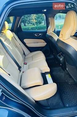 Внедорожник / Кроссовер Volvo XC60 2019 в 