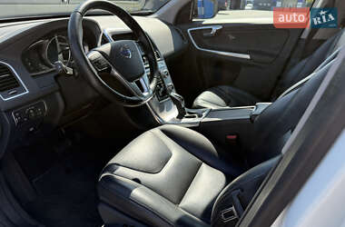 Внедорожник / Кроссовер Volvo XC60 2016 в 