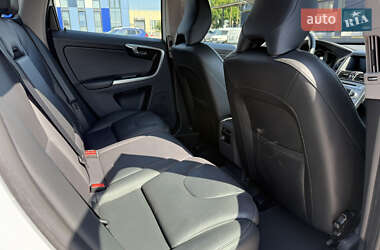 Внедорожник / Кроссовер Volvo XC60 2016 в 