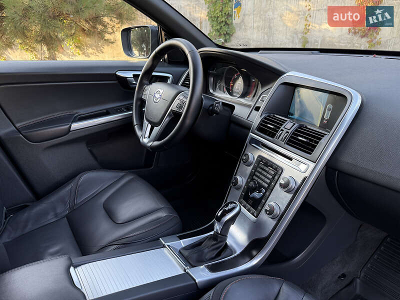 Внедорожник / Кроссовер Volvo XC60 2015 в Ровно