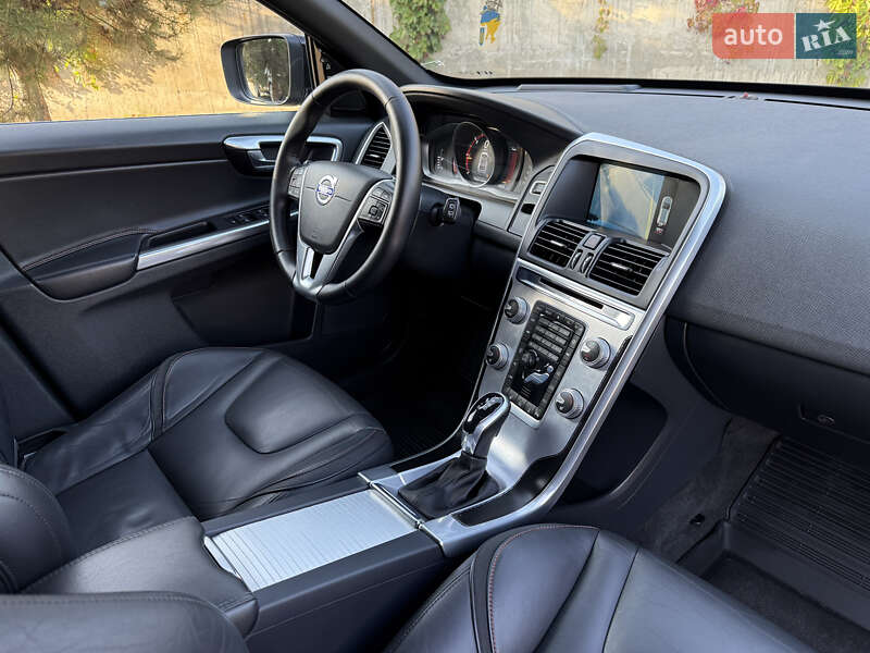 Внедорожник / Кроссовер Volvo XC60 2015 в Ровно