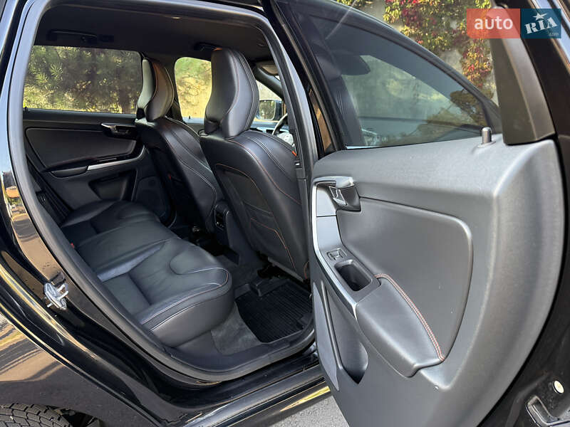 Внедорожник / Кроссовер Volvo XC60 2015 в Ровно