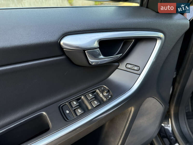 Внедорожник / Кроссовер Volvo XC60 2015 в Ровно