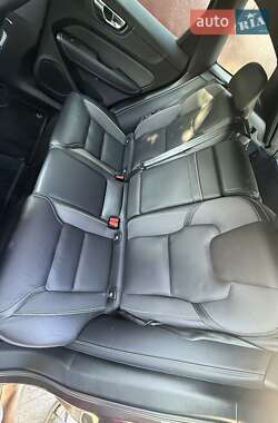 Внедорожник / Кроссовер Volvo XC60 2020 в 