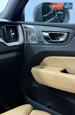 Внедорожник / Кроссовер Volvo XC60 2020 в 