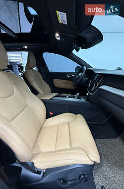Внедорожник / Кроссовер Volvo XC60 2020 в 