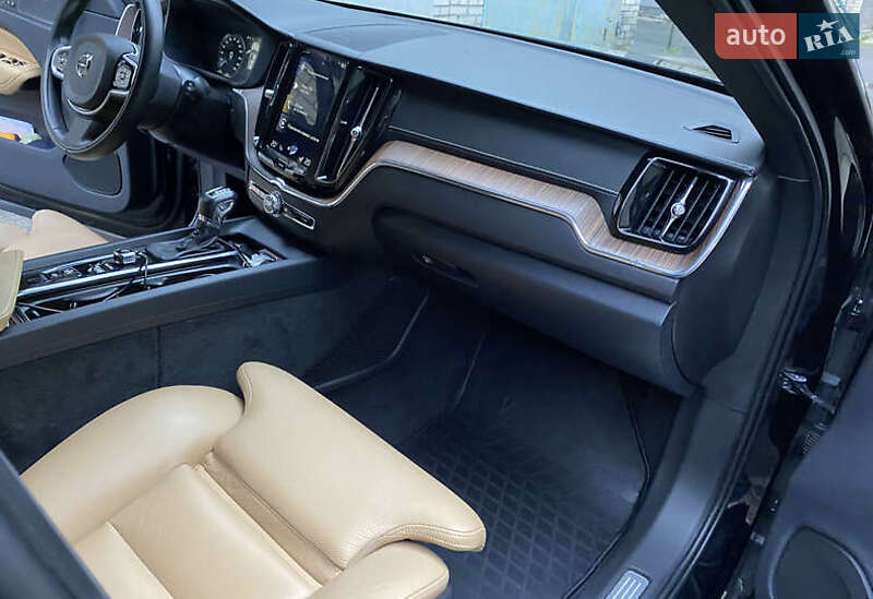 Внедорожник / Кроссовер Volvo XC60 2018 в Киеве