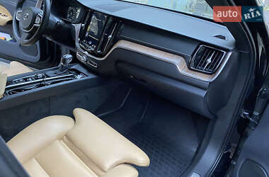Внедорожник / Кроссовер Volvo XC60 2018 в 