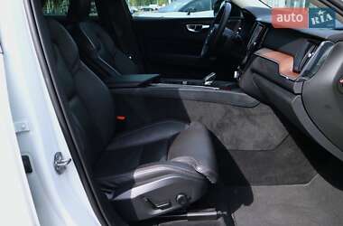 Внедорожник / Кроссовер Volvo XC60 2022 в 